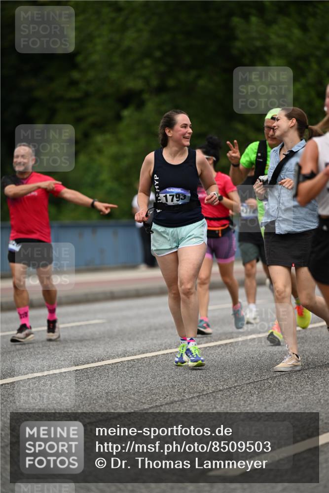 29.06.2025 - hella hamburg halbmarathon Dr. Thomas Lammeyer http://msf.ph/oto/8509503 29.06.2025 10:31:58 Kennedybrücke 1148, 1530, 1793, 2080, 4372, 5369, 5825, 5903, 7234, 7944, 8215, 8327, 9567 meine-sportfotos.de