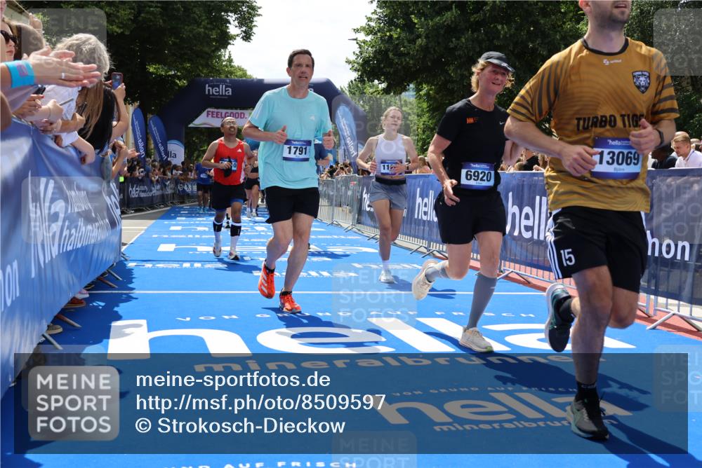 29.06.2025 - hella hamburg halbmarathon Strokosch-Dieckow http://msf.ph/oto/8509597 29.06.2025 11:41:53 Ziel 1791, 3094, 3095, 3288, 3990, 4446, 5160, 6920, 7382, 7517, 8878, 9877, 10996, 11209, 11331, 11766, 13069, 14735, 14871, 15226, 15354, 16710, 17037, 17230, 18688 meine-sportfotos.de