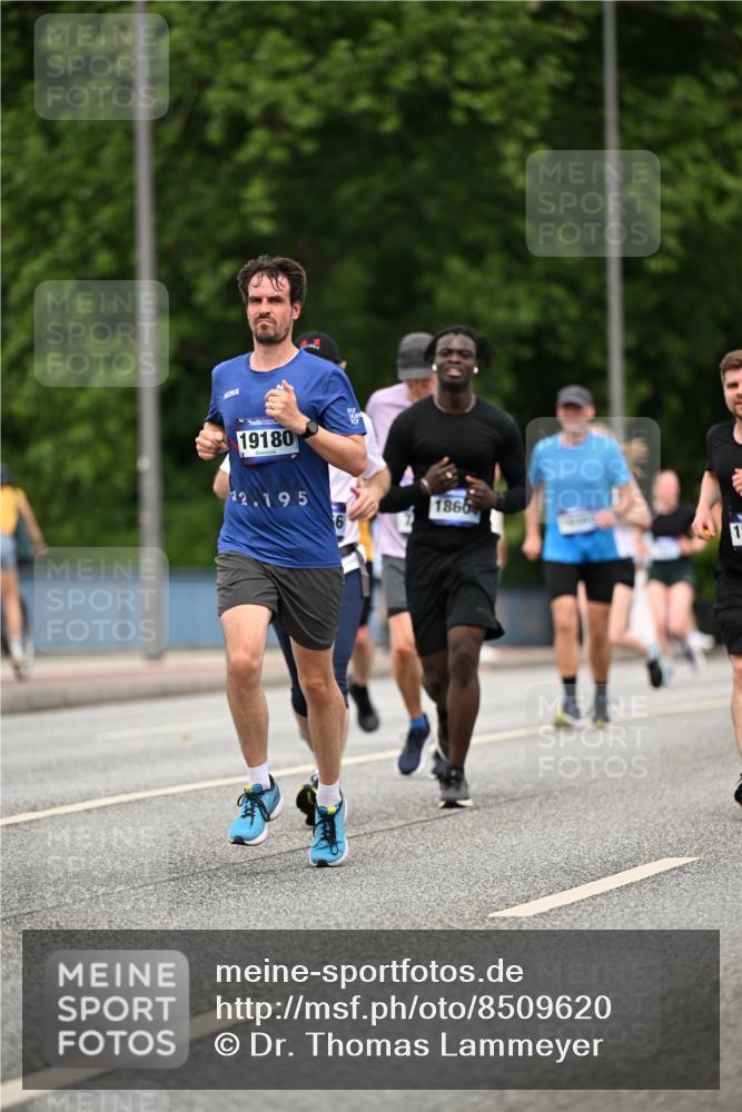 29.06.2025 - hella hamburg halbmarathon Dr. Thomas Lammeyer http://msf.ph/oto/8509620 29.06.2025 10:32:14 Kennedybrücke 1148, 1530, 4372, 5285, 5707, 5903, 5939, 7667, 7764, 7980, 8327, 9855, 10412, 10413 meine-sportfotos.de
