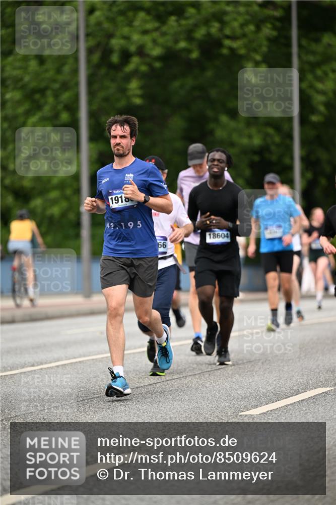 29.06.2025 - hella hamburg halbmarathon Dr. Thomas Lammeyer http://msf.ph/oto/8509624 29.06.2025 10:32:14 Kennedybrücke 1148, 1530, 4372, 5285, 5707, 5903, 5939, 7667, 7764, 7980, 8327, 9855, 10412, 10413 meine-sportfotos.de