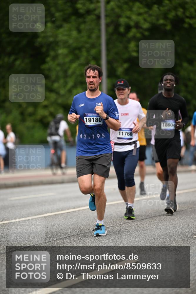 29.06.2025 - hella hamburg halbmarathon Dr. Thomas Lammeyer http://msf.ph/oto/8509633 29.06.2025 10:32:14 Kennedybrücke 1148, 1530, 4372, 5285, 5707, 5903, 5939, 7667, 7764, 7980, 8327, 9855, 10412, 10413 meine-sportfotos.de