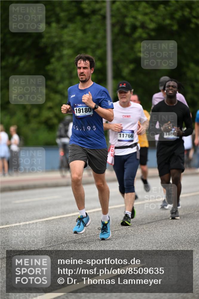 29.06.2025 - hella hamburg halbmarathon Dr. Thomas Lammeyer http://msf.ph/oto/8509635 29.06.2025 10:32:15 Kennedybrücke 1148, 1530, 4372, 5285, 5707, 5903, 5939, 7497, 7667, 7764, 7980, 8327, 9855, 10412, 10413 meine-sportfotos.de