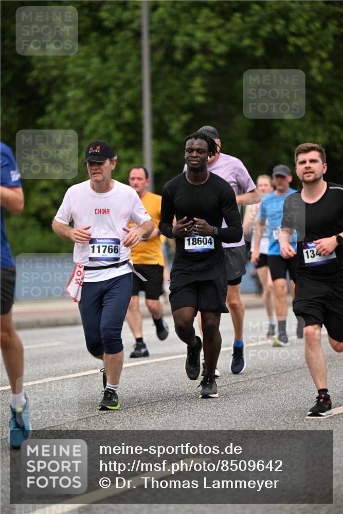 29.06.2025 - hella hamburg halbmarathon Dr. Thomas Lammeyer http://msf.ph/oto/8509642 29.06.2025 10:32:15 Kennedybrücke 1148, 1530, 4372, 5285, 5707, 5903, 5939, 7497, 7667, 7764, 7980, 8327, 9855, 10412, 10413 meine-sportfotos.de