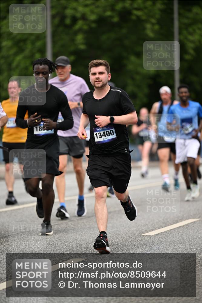 29.06.2025 - hella hamburg halbmarathon Dr. Thomas Lammeyer http://msf.ph/oto/8509644 29.06.2025 10:32:16 Kennedybrücke 1148, 1530, 4372, 5285, 5707, 5903, 5939, 7497, 7667, 7764, 7980, 8327, 9855, 10412, 10413 meine-sportfotos.de