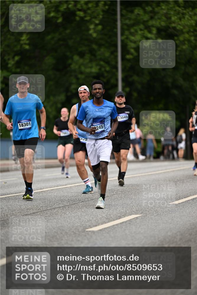 29.06.2025 - hella hamburg halbmarathon Dr. Thomas Lammeyer http://msf.ph/oto/8509653 29.06.2025 10:32:17 Kennedybrücke 1530, 5285, 5707, 5903, 5939, 7497, 7667, 7764, 7980, 9855, 10412, 10413 meine-sportfotos.de