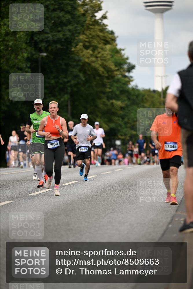 29.06.2025 - hella hamburg halbmarathon Dr. Thomas Lammeyer http://msf.ph/oto/8509663 29.06.2025 10:32:18 Kennedybrücke 1530, 5285, 5707, 5903, 5939, 6102, 7497, 7667, 7764, 7980, 9855, 10412, 10413 meine-sportfotos.de