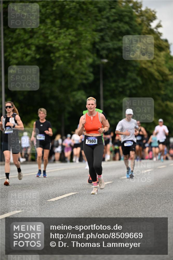 29.06.2025 - hella hamburg halbmarathon Dr. Thomas Lammeyer http://msf.ph/oto/8509669 29.06.2025 10:32:19 Kennedybrücke 1530, 5285, 5707, 5903, 5939, 6102, 7497, 7667, 7764, 7980, 9855, 10412, 10413 meine-sportfotos.de
