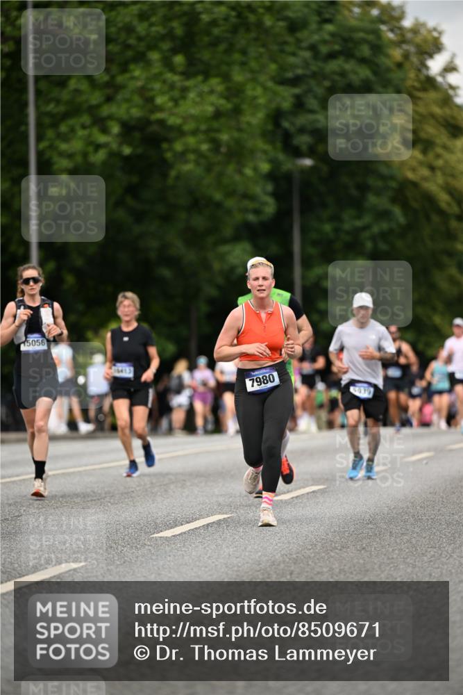 29.06.2025 - hella hamburg halbmarathon Dr. Thomas Lammeyer http://msf.ph/oto/8509671 29.06.2025 10:32:20 Kennedybrücke 1530, 5285, 5707, 5903, 5939, 6102, 7497, 7667, 7764, 7980, 9855, 10412, 10413 meine-sportfotos.de