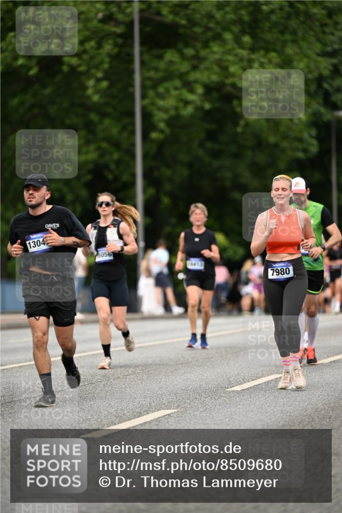 29.06.2025 - hella hamburg halbmarathon Dr. Thomas Lammeyer http://msf.ph/oto/8509680 29.06.2025 10:32:20 Kennedybrücke 1530, 5285, 5707, 5903, 5939, 6102, 7497, 7667, 7764, 7980, 9855, 10412, 10413 meine-sportfotos.de