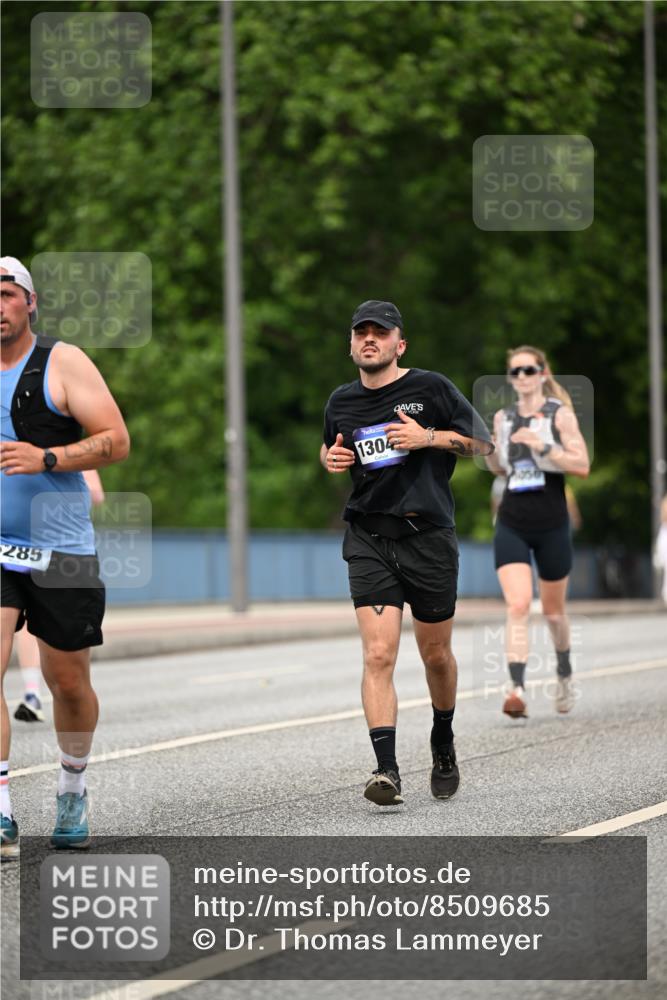 29.06.2025 - hella hamburg halbmarathon Dr. Thomas Lammeyer http://msf.ph/oto/8509685 29.06.2025 10:32:21 Kennedybrücke 1530, 5285, 5707, 5903, 5939, 6102, 7497, 7667, 7764, 7980, 9855, 10412, 10413 meine-sportfotos.de