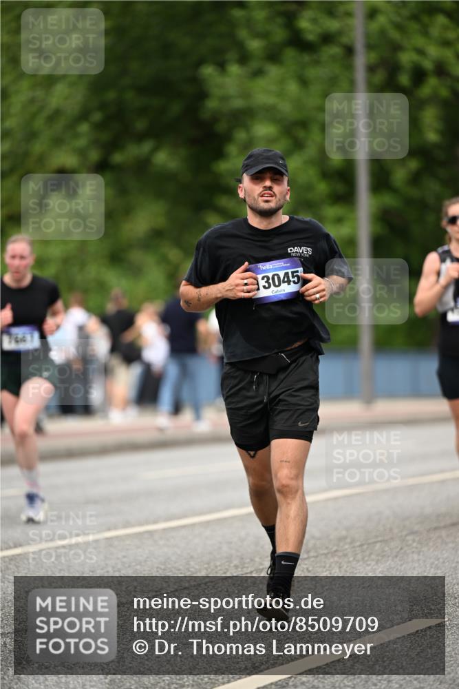 29.06.2025 - hella hamburg halbmarathon Dr. Thomas Lammeyer http://msf.ph/oto/8509709 29.06.2025 10:32:23 Kennedybrücke 5285, 5707, 5939, 6102, 7497, 7667, 7764, 7980, 9855, 10412, 10413 meine-sportfotos.de