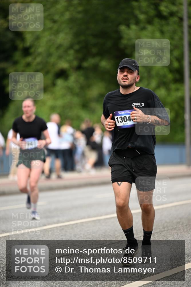 29.06.2025 - hella hamburg halbmarathon Dr. Thomas Lammeyer http://msf.ph/oto/8509711 29.06.2025 10:32:23 Kennedybrücke 5285, 5707, 5939, 6102, 7497, 7667, 7764, 7980, 9855, 10412, 10413 meine-sportfotos.de