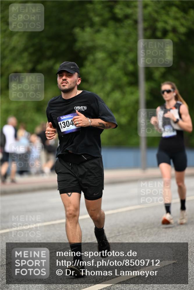 29.06.2025 - hella hamburg halbmarathon Dr. Thomas Lammeyer http://msf.ph/oto/8509712 29.06.2025 10:32:23 Kennedybrücke 5285, 5707, 5939, 6102, 7497, 7667, 7764, 7980, 9855, 10412, 10413 meine-sportfotos.de
