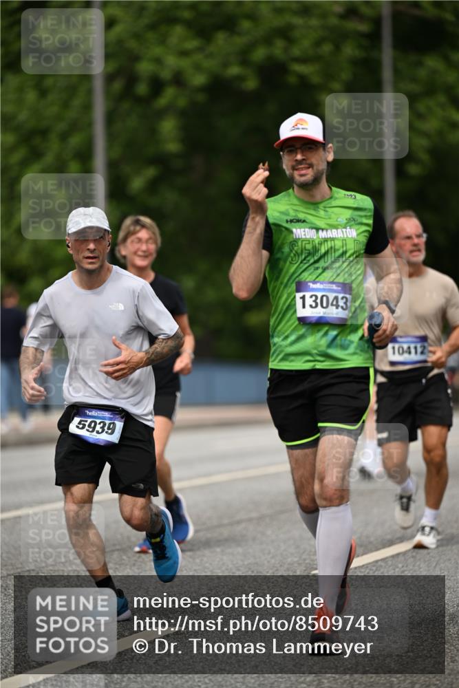 29.06.2025 - hella hamburg halbmarathon Dr. Thomas Lammeyer http://msf.ph/oto/8509743 29.06.2025 10:32:26 Kennedybrücke 4834, 5285, 5707, 5939, 6102, 6259, 6345, 7497, 7667, 7764, 7980, 9855, 10412, 10413 meine-sportfotos.de