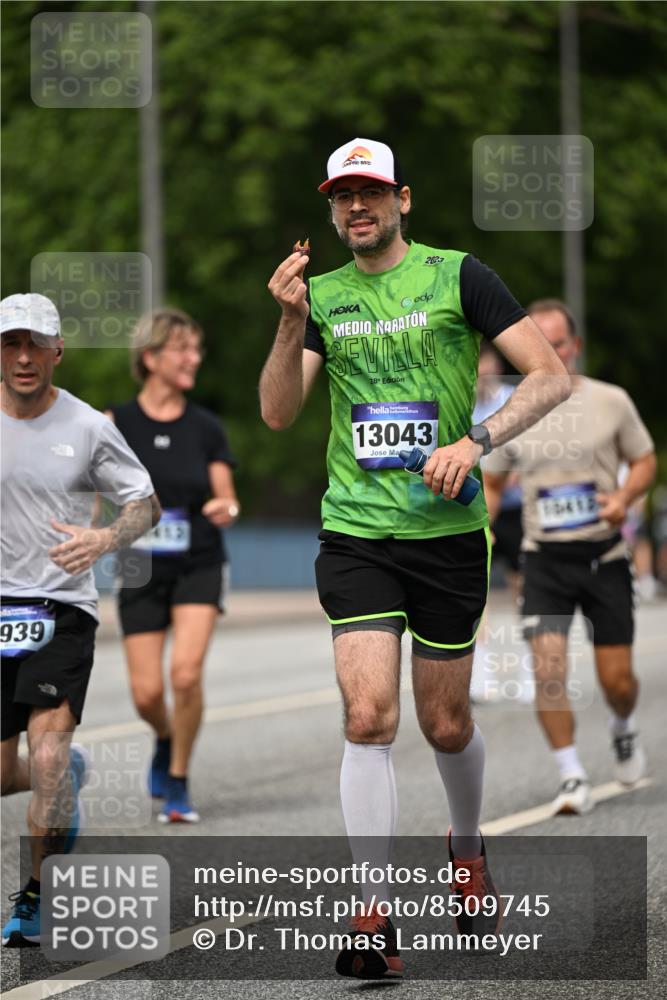 29.06.2025 - hella hamburg halbmarathon Dr. Thomas Lammeyer http://msf.ph/oto/8509745 29.06.2025 10:32:26 Kennedybrücke 4834, 5285, 5707, 5939, 6102, 6259, 6345, 7497, 7667, 7764, 7980, 9855, 10412, 10413 meine-sportfotos.de