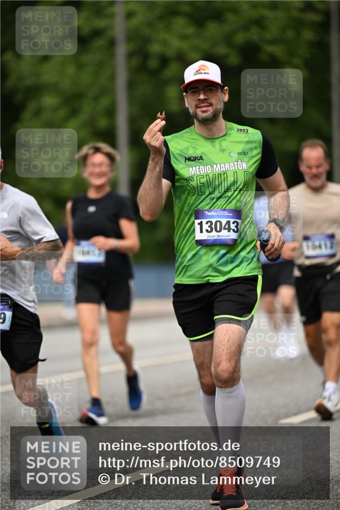 29.06.2025 - hella hamburg halbmarathon Dr. Thomas Lammeyer http://msf.ph/oto/8509749 29.06.2025 10:32:26 Kennedybrücke 4834, 5285, 5707, 5939, 6102, 6259, 6345, 7497, 7667, 7764, 7980, 9855, 10412, 10413 meine-sportfotos.de