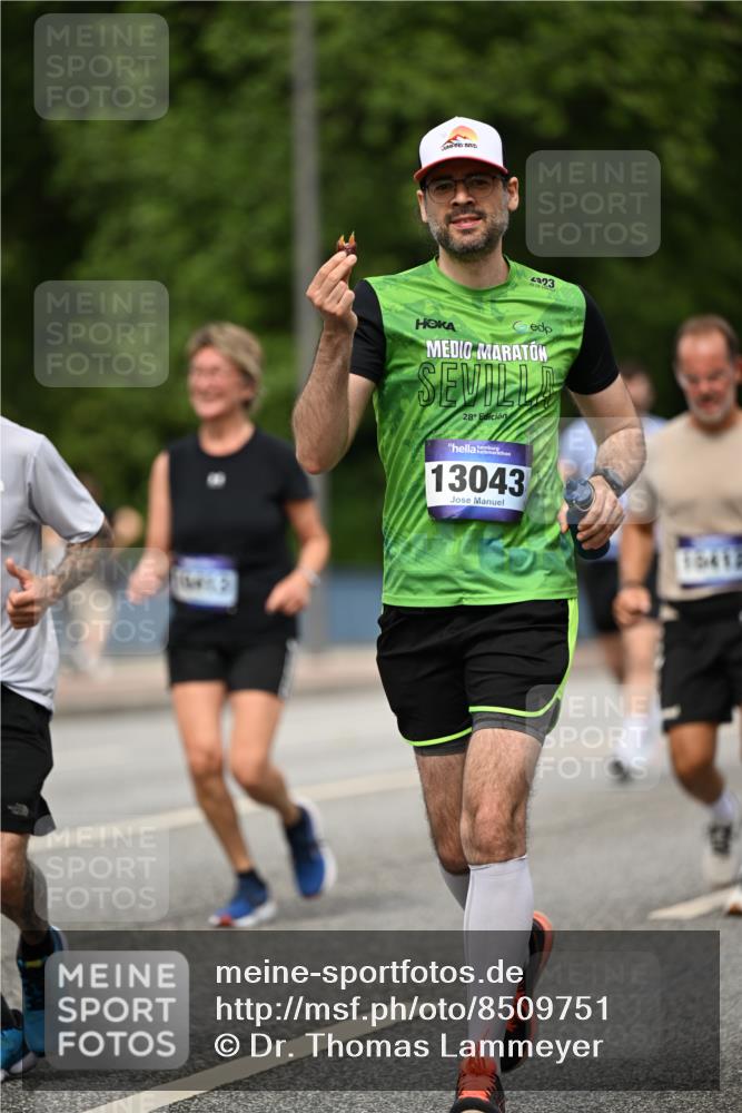 29.06.2025 - hella hamburg halbmarathon Dr. Thomas Lammeyer http://msf.ph/oto/8509751 29.06.2025 10:32:27 Kennedybrücke 4834, 5285, 5707, 5939, 6102, 6259, 6345, 7497, 7667, 7764, 7980, 9855, 10412, 10413 meine-sportfotos.de