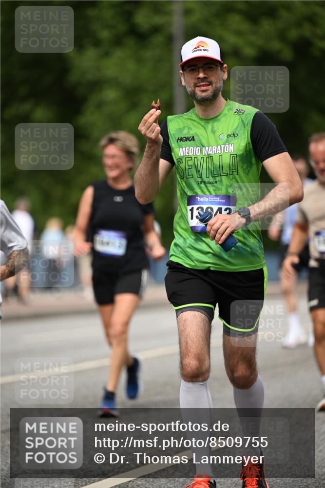29.06.2025 - hella hamburg halbmarathon Dr. Thomas Lammeyer http://msf.ph/oto/8509755 29.06.2025 10:32:27 Kennedybrücke 4834, 5285, 5707, 5939, 6102, 6259, 6345, 7497, 7667, 7764, 7980, 9855, 10412, 10413 meine-sportfotos.de