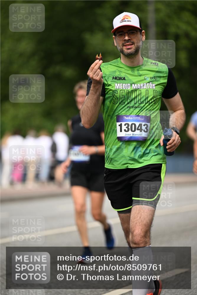 29.06.2025 - hella hamburg halbmarathon Dr. Thomas Lammeyer http://msf.ph/oto/8509761 29.06.2025 10:32:27 Kennedybrücke 4834, 5285, 5707, 5939, 6102, 6259, 6345, 7497, 7667, 7764, 7980, 9855, 10412, 10413 meine-sportfotos.de