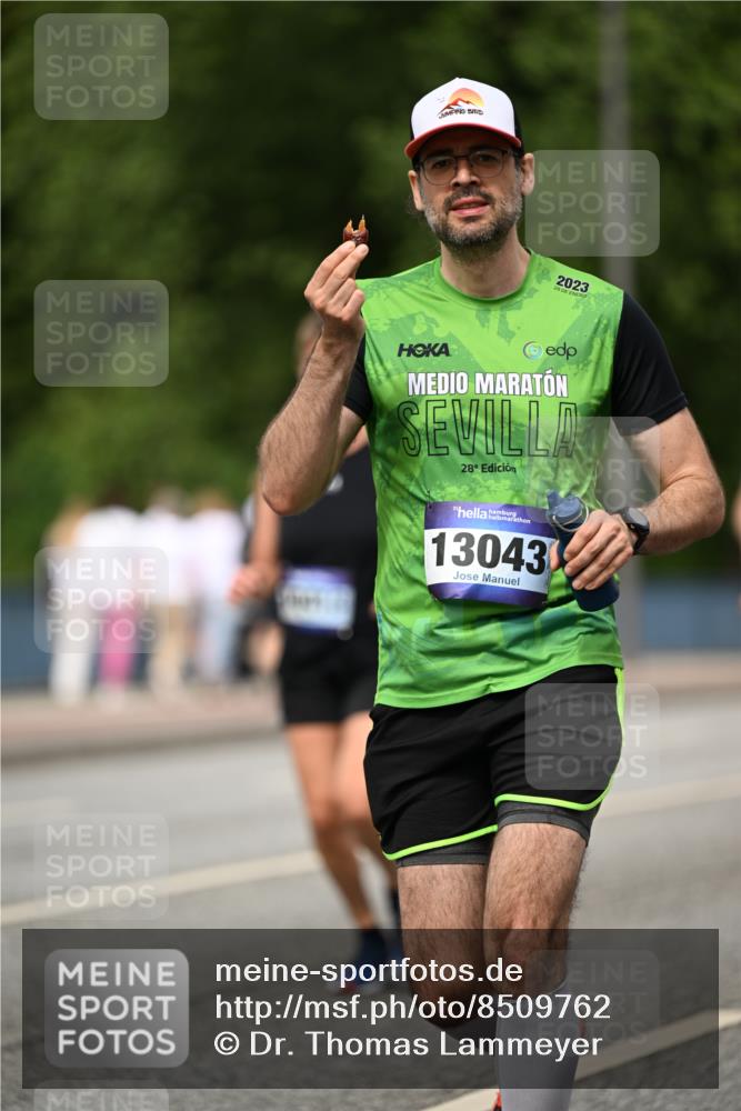 29.06.2025 - hella hamburg halbmarathon Dr. Thomas Lammeyer http://msf.ph/oto/8509762 29.06.2025 10:32:27 Kennedybrücke 4834, 5285, 5707, 5939, 6102, 6259, 6345, 7497, 7667, 7764, 7980, 9855, 10412, 10413 meine-sportfotos.de