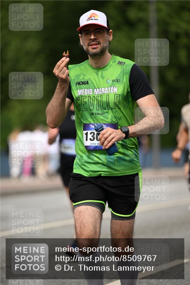 29.06.2025 - hella hamburg halbmarathon Dr. Thomas Lammeyer http://msf.ph/oto/8509767 29.06.2025 10:32:28 Kennedybrücke 4834, 5285, 5604, 5707, 5939, 6102, 6259, 6345, 7497, 7667, 7764, 7980, 9716, 9855, 10412, 10413 meine-sportfotos.de