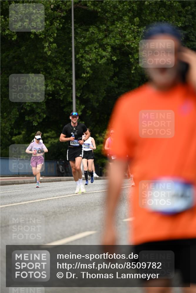 29.06.2025 - hella hamburg halbmarathon Dr. Thomas Lammeyer http://msf.ph/oto/8509782 29.06.2025 10:32:30 Kennedybrücke 4834, 5285, 5604, 5707, 5939, 6102, 6259, 6345, 7497, 7667, 7764, 7980, 9642, 9716, 9855, 10412, 10413 meine-sportfotos.de