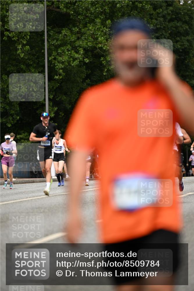 29.06.2025 - hella hamburg halbmarathon Dr. Thomas Lammeyer http://msf.ph/oto/8509784 29.06.2025 10:32:30 Kennedybrücke 4834, 5285, 5604, 5707, 5939, 6102, 6259, 6345, 7497, 7667, 7764, 7980, 9642, 9716, 9855, 10412, 10413 meine-sportfotos.de