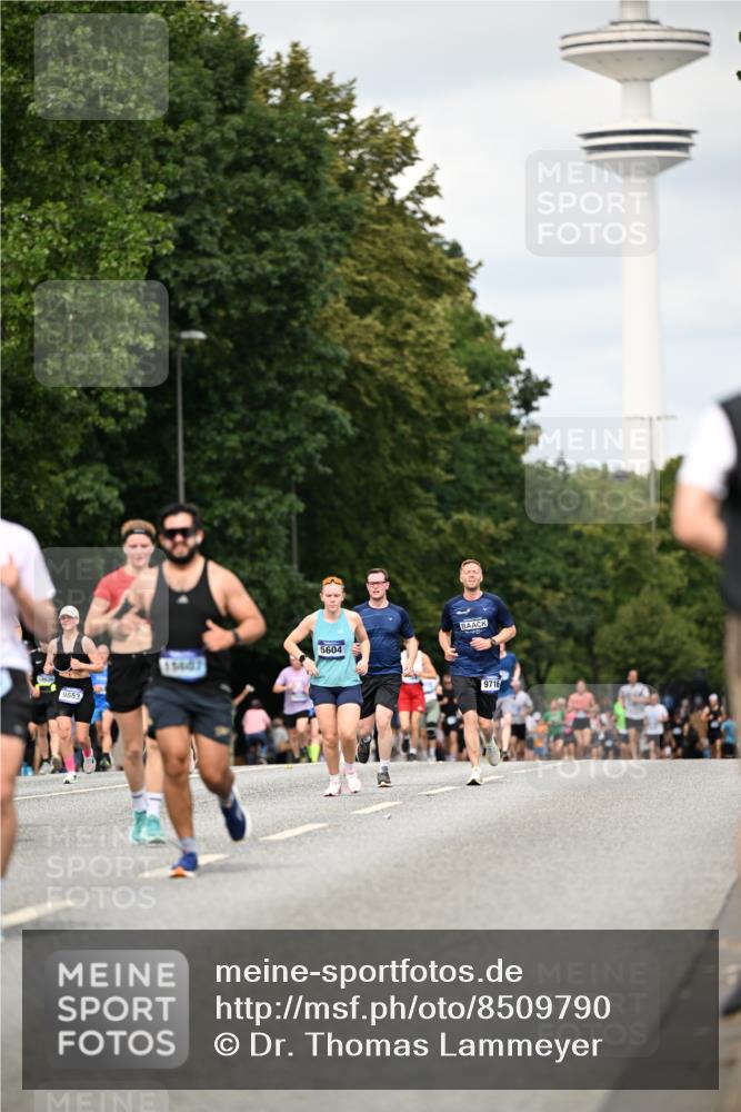 29.06.2025 - hella hamburg halbmarathon Dr. Thomas Lammeyer http://msf.ph/oto/8509790 29.06.2025 10:32:32 Kennedybrücke 4834, 5285, 5604, 5707, 5939, 6102, 6259, 6345, 7497, 7667, 7764, 7980, 9642, 9653, 9654, 9716, 9855, 10412, 10413 meine-sportfotos.de