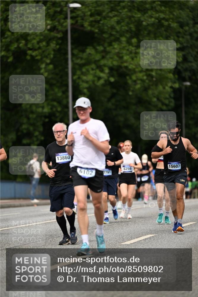29.06.2025 - hella hamburg halbmarathon Dr. Thomas Lammeyer http://msf.ph/oto/8509802 29.06.2025 10:32:33 Kennedybrücke 4834, 5285, 5604, 5707, 5939, 6102, 6259, 6345, 7497, 7667, 7764, 7980, 9642, 9653, 9654, 9716, 9855, 10412, 10413 meine-sportfotos.de