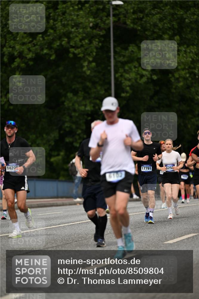 29.06.2025 - hella hamburg halbmarathon Dr. Thomas Lammeyer http://msf.ph/oto/8509804 29.06.2025 10:32:33 Kennedybrücke 4834, 5285, 5604, 5707, 5939, 6102, 6259, 6345, 7497, 7667, 7764, 7980, 9642, 9653, 9654, 9716, 9855, 10412, 10413 meine-sportfotos.de