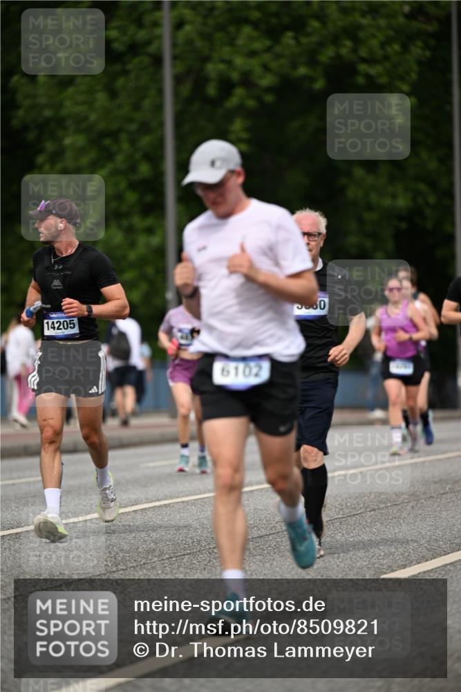 29.06.2025 - hella hamburg halbmarathon Dr. Thomas Lammeyer http://msf.ph/oto/8509821 29.06.2025 10:32:35 Kennedybrücke 2688, 4834, 5285, 5604, 5939, 6102, 6259, 6345, 7497, 7667, 7980, 9642, 9653, 9654, 9716, 10412, 10413 meine-sportfotos.de