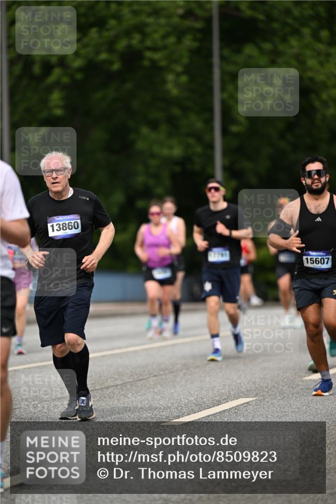 29.06.2025 - hella hamburg halbmarathon Dr. Thomas Lammeyer http://msf.ph/oto/8509823 29.06.2025 10:32:35 Kennedybrücke 2688, 4834, 5285, 5604, 5939, 6102, 6259, 6345, 7497, 7667, 7980, 9642, 9653, 9654, 9716, 10412, 10413 meine-sportfotos.de