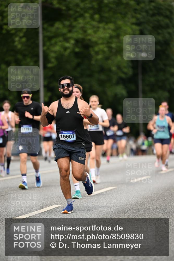 29.06.2025 - hella hamburg halbmarathon Dr. Thomas Lammeyer http://msf.ph/oto/8509830 29.06.2025 10:32:36 Kennedybrücke 2688, 4834, 5285, 5604, 5939, 6102, 6259, 6345, 7497, 7667, 7980, 9642, 9653, 9654, 9716, 10412, 10413 meine-sportfotos.de