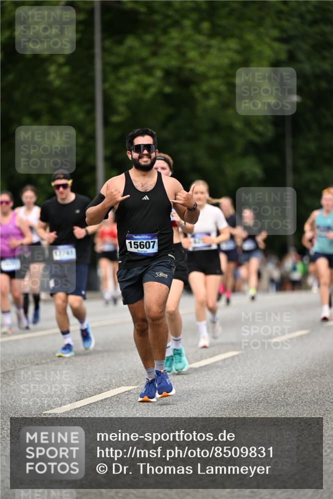 29.06.2025 - hella hamburg halbmarathon Dr. Thomas Lammeyer http://msf.ph/oto/8509831 29.06.2025 10:32:36 Kennedybrücke 2688, 4834, 5285, 5604, 5939, 6102, 6259, 6345, 7497, 7667, 7980, 9642, 9653, 9654, 9716, 10412, 10413 meine-sportfotos.de