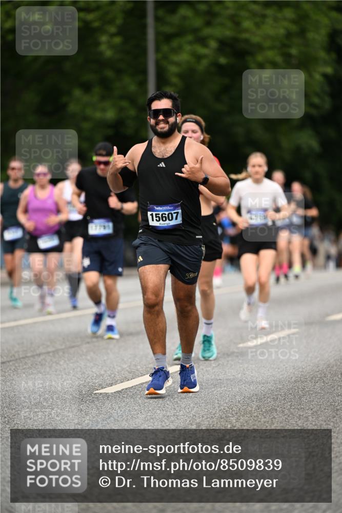 29.06.2025 - hella hamburg halbmarathon Dr. Thomas Lammeyer http://msf.ph/oto/8509839 29.06.2025 10:32:37 Kennedybrücke 2688, 4834, 5604, 5939, 6102, 6259, 6345, 7169, 7497, 7667, 9642, 9653, 9654, 9716, 10412, 10413 meine-sportfotos.de