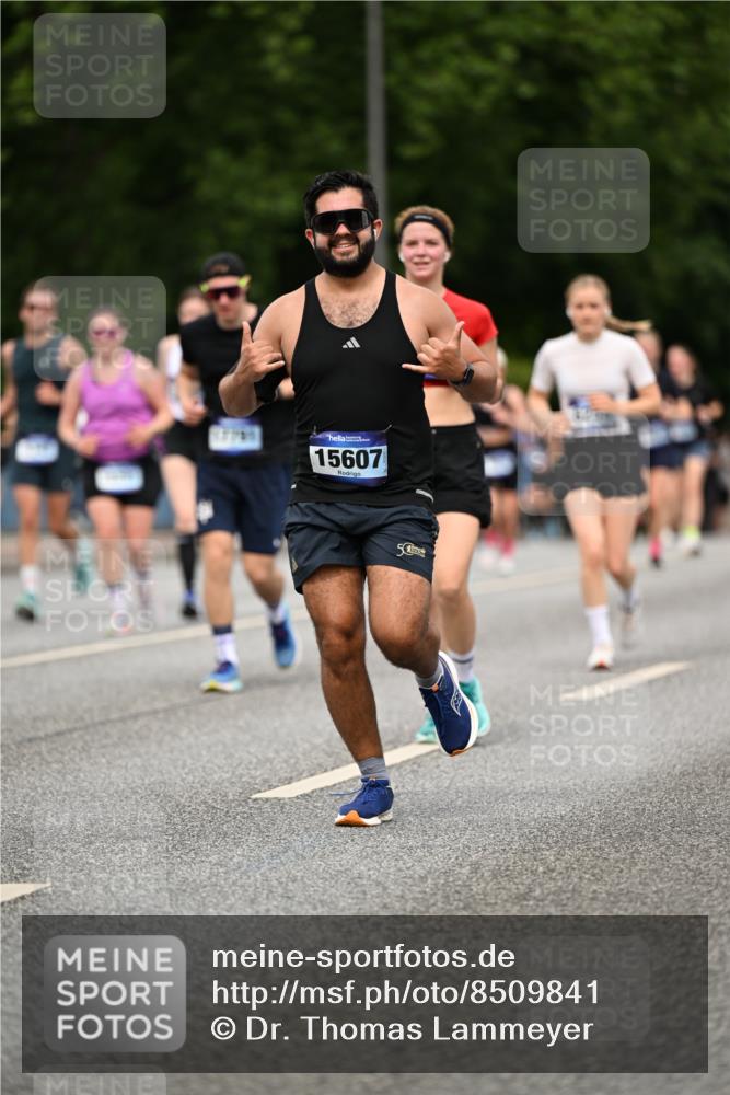 29.06.2025 - hella hamburg halbmarathon Dr. Thomas Lammeyer http://msf.ph/oto/8509841 29.06.2025 10:32:37 Kennedybrücke 2688, 4834, 5604, 5939, 6102, 6259, 6345, 7169, 7497, 7667, 9642, 9653, 9654, 9716, 10412, 10413 meine-sportfotos.de