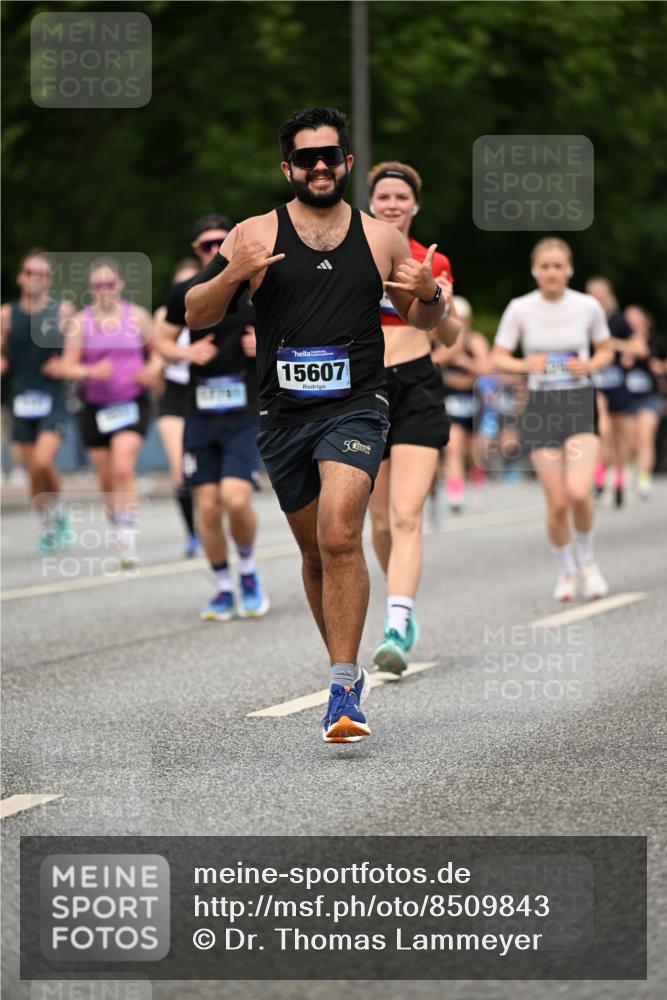 29.06.2025 - hella hamburg halbmarathon Dr. Thomas Lammeyer http://msf.ph/oto/8509843 29.06.2025 10:32:37 Kennedybrücke 2688, 4834, 5604, 5939, 6102, 6259, 6345, 7169, 7497, 7667, 9642, 9653, 9654, 9716, 10412, 10413 meine-sportfotos.de