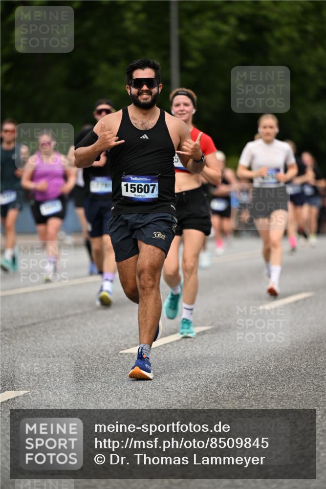 29.06.2025 - hella hamburg halbmarathon Dr. Thomas Lammeyer http://msf.ph/oto/8509845 29.06.2025 10:32:37 Kennedybrücke 2688, 4834, 5604, 5939, 6102, 6259, 6345, 7169, 7497, 7667, 9642, 9653, 9654, 9716, 10412, 10413 meine-sportfotos.de