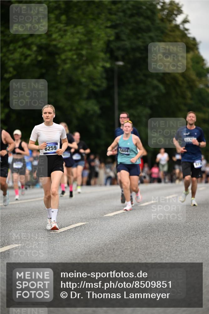 29.06.2025 - hella hamburg halbmarathon Dr. Thomas Lammeyer http://msf.ph/oto/8509851 29.06.2025 10:32:38 Kennedybrücke 2688, 4834, 5604, 5939, 6102, 6259, 6345, 7169, 7497, 7667, 9642, 9653, 9654, 9716, 10412, 10413 meine-sportfotos.de