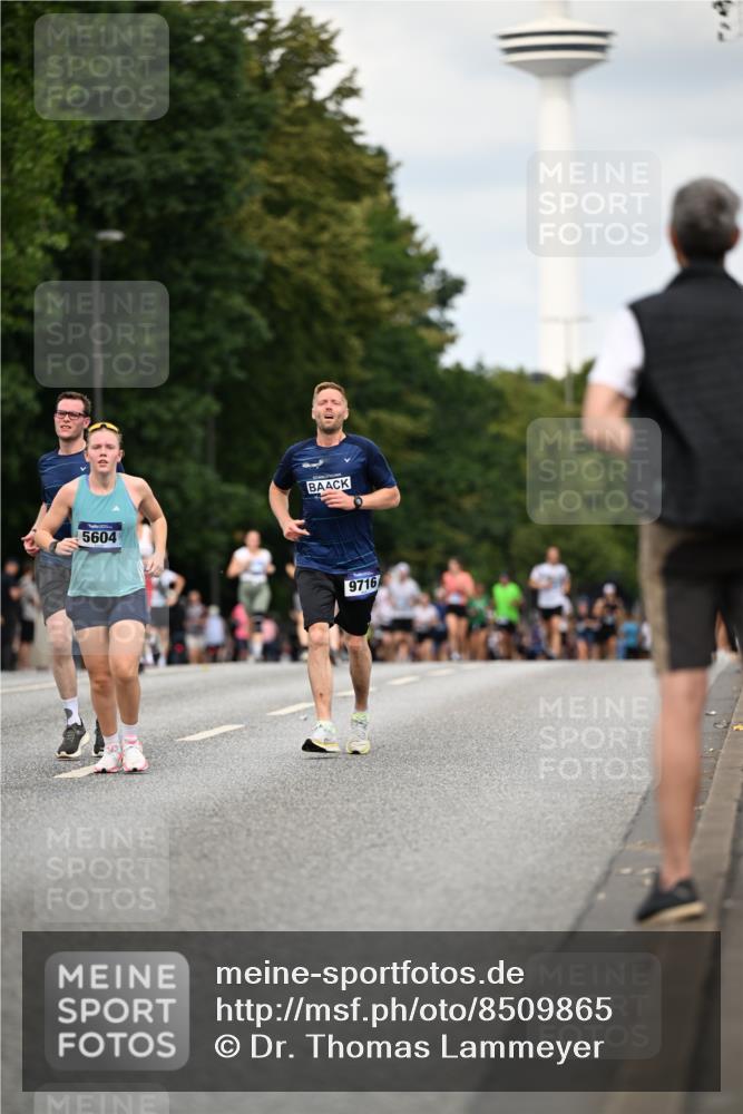 29.06.2025 - hella hamburg halbmarathon Dr. Thomas Lammeyer http://msf.ph/oto/8509865 29.06.2025 10:32:39 Kennedybrücke 2688, 3731, 4834, 5604, 5939, 6102, 6259, 6345, 7169, 7497, 9642, 9653, 9654, 9716, 10412, 10413 meine-sportfotos.de