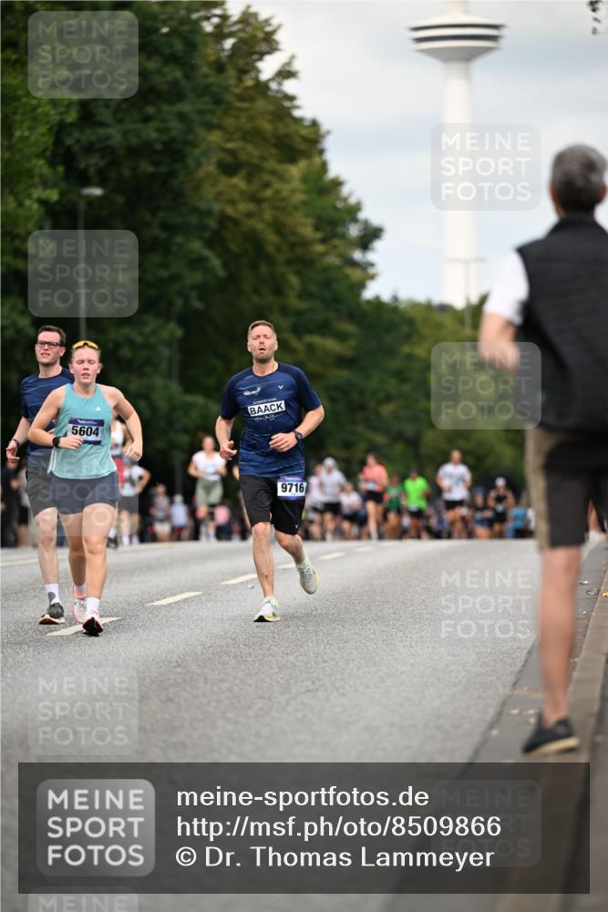 29.06.2025 - hella hamburg halbmarathon Dr. Thomas Lammeyer http://msf.ph/oto/8509866 29.06.2025 10:32:39 Kennedybrücke 2688, 3731, 4834, 5604, 5939, 6102, 6259, 6345, 7169, 7497, 9642, 9653, 9654, 9716, 10412, 10413 meine-sportfotos.de