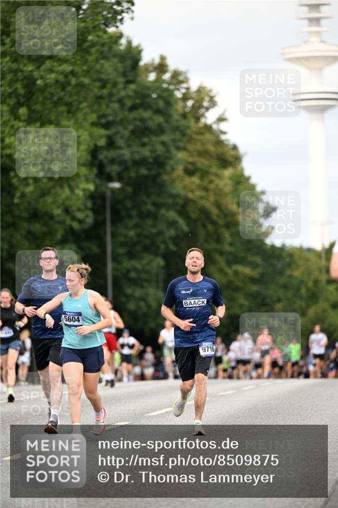 29.06.2025 - hella hamburg halbmarathon Dr. Thomas Lammeyer http://msf.ph/oto/8509875 29.06.2025 10:32:40 Kennedybrücke 2688, 3731, 4834, 5604, 6102, 6259, 6345, 7169, 7497, 9642, 9653, 9654, 9716, 10412, 10413 meine-sportfotos.de