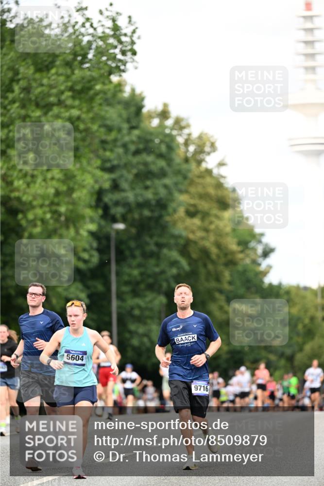 29.06.2025 - hella hamburg halbmarathon Dr. Thomas Lammeyer http://msf.ph/oto/8509879 29.06.2025 10:32:40 Kennedybrücke 2688, 3731, 4834, 5604, 6102, 6259, 6345, 7169, 7497, 9642, 9653, 9654, 9716, 10412, 10413 meine-sportfotos.de