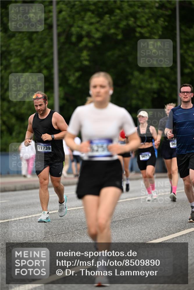 29.06.2025 - hella hamburg halbmarathon Dr. Thomas Lammeyer http://msf.ph/oto/8509890 29.06.2025 10:32:42 Kennedybrücke 2688, 3731, 4161, 4834, 5604, 6102, 6259, 6345, 7169, 7497, 9642, 9653, 9654, 9716, 10412, 10413 meine-sportfotos.de