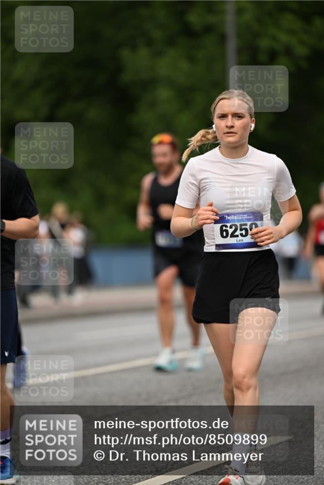 29.06.2025 - hella hamburg halbmarathon Dr. Thomas Lammeyer http://msf.ph/oto/8509899 29.06.2025 10:32:43 Kennedybrücke 2688, 3731, 4161, 4834, 5604, 6102, 6259, 6345, 7169, 7497, 9642, 9653, 9654, 9716 meine-sportfotos.de