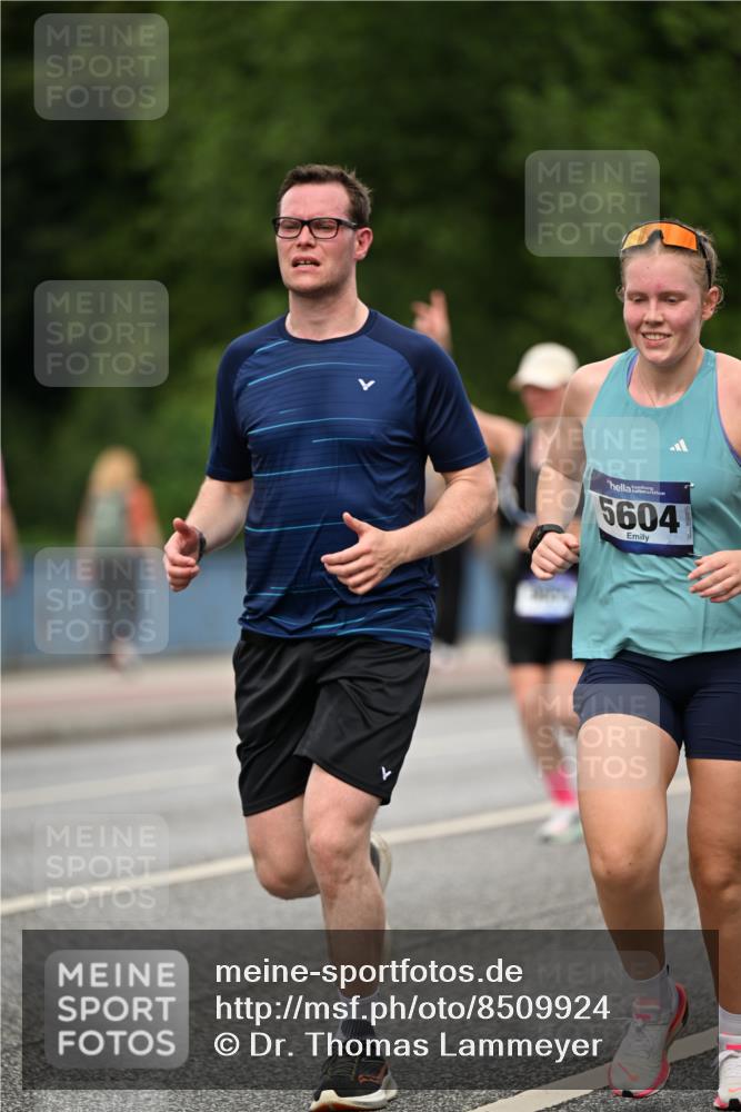 29.06.2025 - hella hamburg halbmarathon Dr. Thomas Lammeyer http://msf.ph/oto/8509924 29.06.2025 10:32:45 Kennedybrücke 2688, 3731, 4161, 4834, 5604, 5718, 6102, 6259, 6345, 7169, 7497, 8056, 9642, 9653, 9654, 9716 meine-sportfotos.de