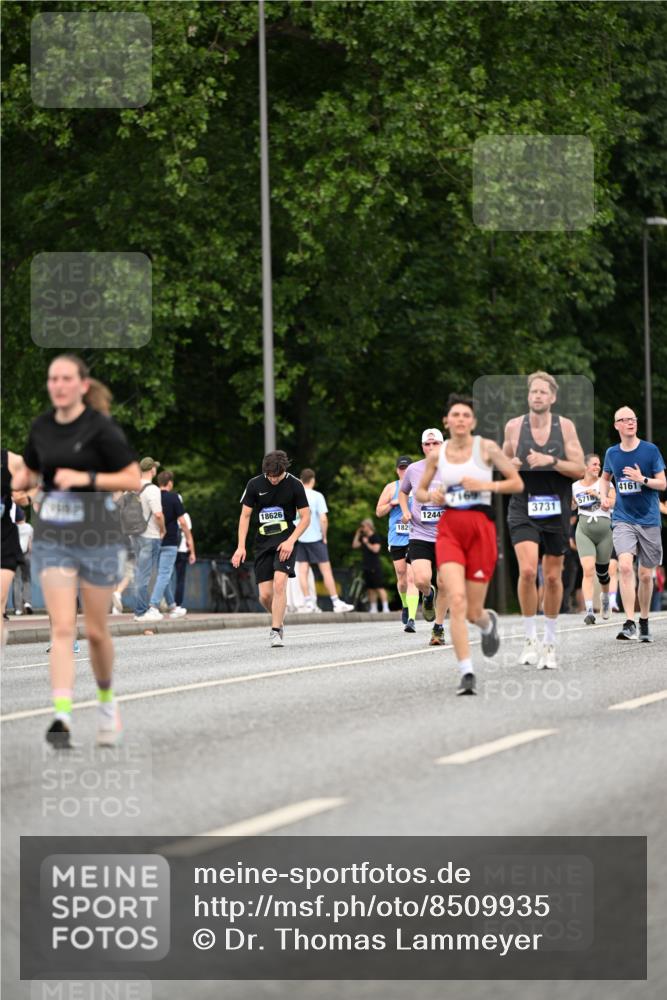 29.06.2025 - hella hamburg halbmarathon Dr. Thomas Lammeyer http://msf.ph/oto/8509935 29.06.2025 10:32:47 Kennedybrücke 2688, 3731, 4161, 4834, 5604, 5718, 6102, 6259, 6345, 7169, 8056, 9642, 9653, 9654, 9716, 10434, 10808 meine-sportfotos.de