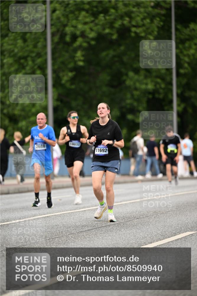 29.06.2025 - hella hamburg halbmarathon Dr. Thomas Lammeyer http://msf.ph/oto/8509940 29.06.2025 10:32:48 Kennedybrücke 2688, 3731, 4161, 4834, 5604, 5718, 6102, 6259, 6345, 7169, 8056, 9642, 9653, 9654, 9716, 10434, 10808 meine-sportfotos.de
