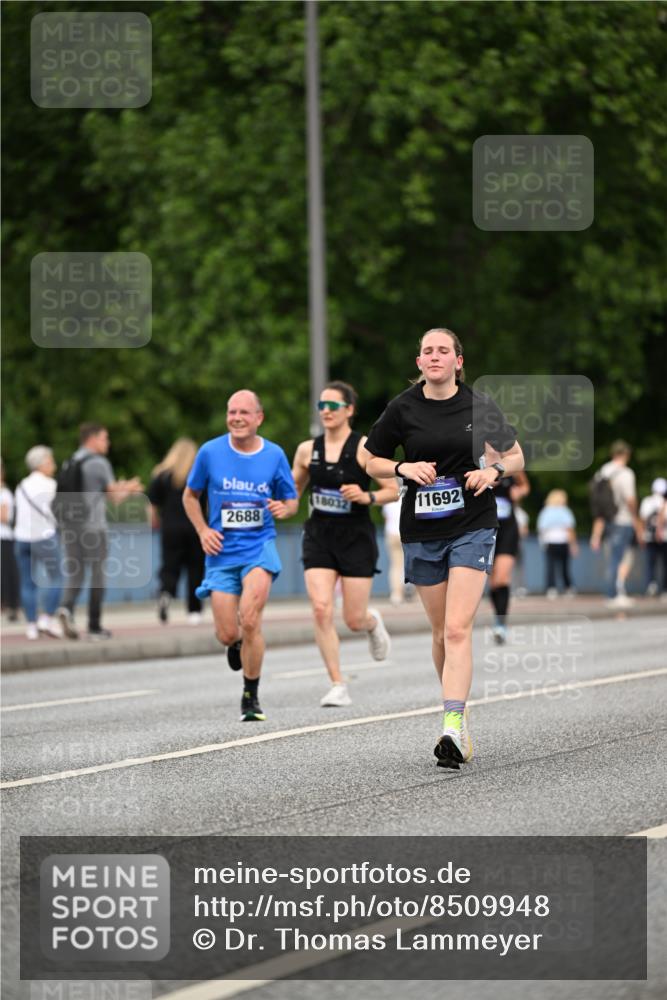 29.06.2025 - hella hamburg halbmarathon Dr. Thomas Lammeyer http://msf.ph/oto/8509948 29.06.2025 10:32:48 Kennedybrücke 2688, 3731, 4161, 4834, 5604, 5718, 6102, 6259, 6345, 7169, 8056, 9642, 9653, 9654, 9716, 10434, 10808 meine-sportfotos.de