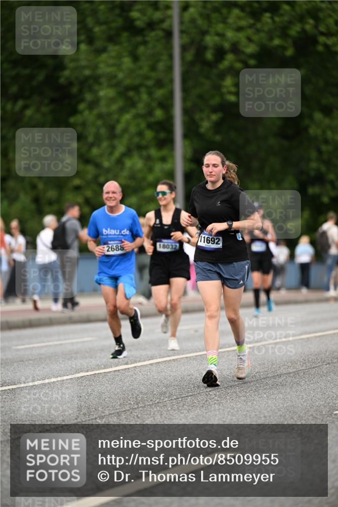 29.06.2025 - hella hamburg halbmarathon Dr. Thomas Lammeyer http://msf.ph/oto/8509955 29.06.2025 10:32:49 Kennedybrücke 2688, 3731, 4161, 4834, 5604, 5718, 6259, 6345, 7169, 8056, 9642, 9653, 9654, 9716, 10434, 10808 meine-sportfotos.de